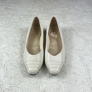 Vintage Selby cream square toe pumps, size 8.5